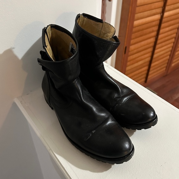 Short black soft leather Frye boots - Picture 2 of 7